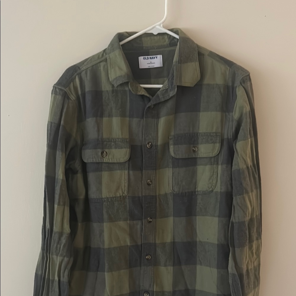 Old Navy Men's Olive and Black Checkered flannel. New. No tag.